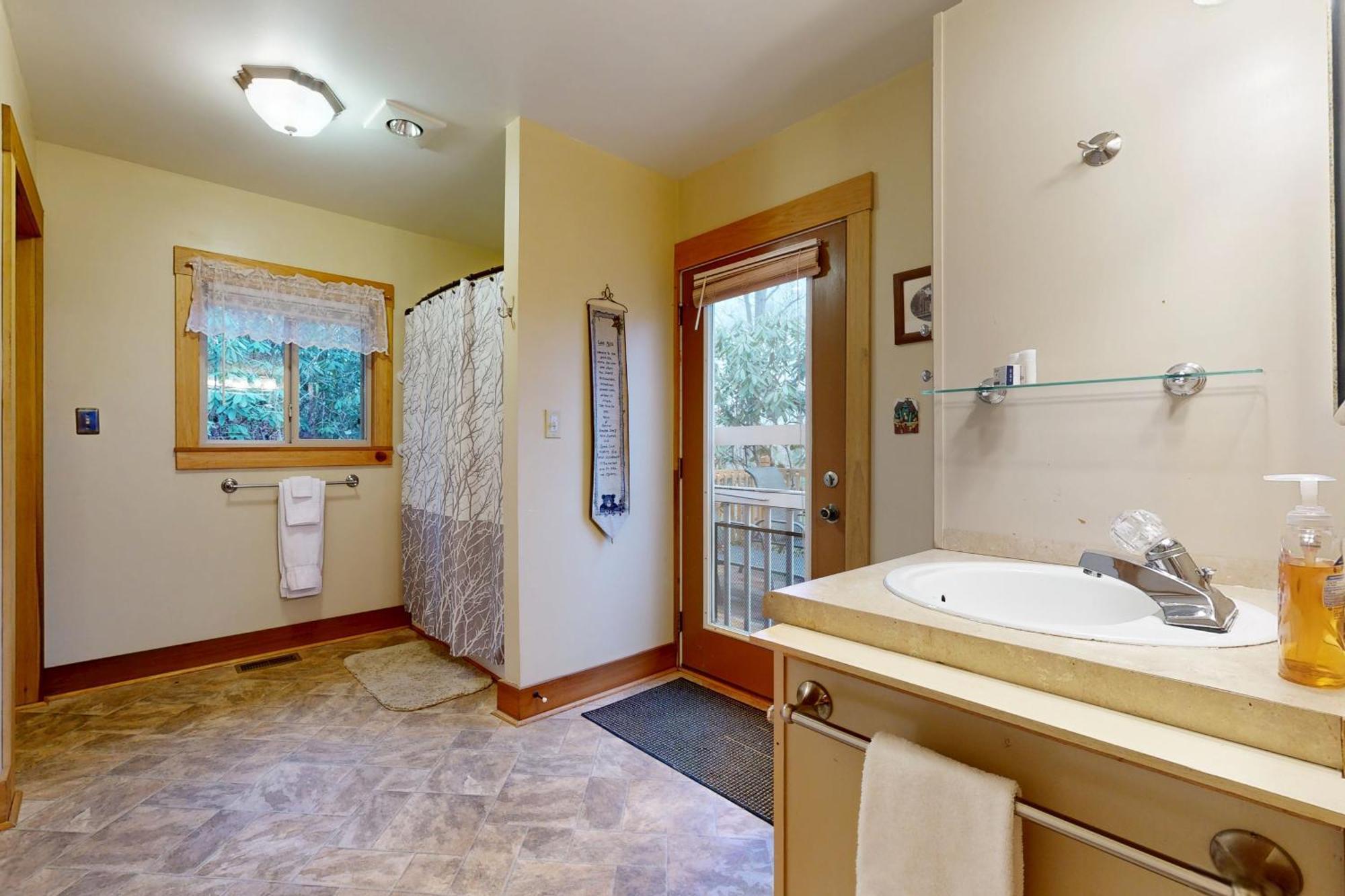 2 Bed 2 Bath Vacation Home In Whittier V Ngoại thất bức ảnh